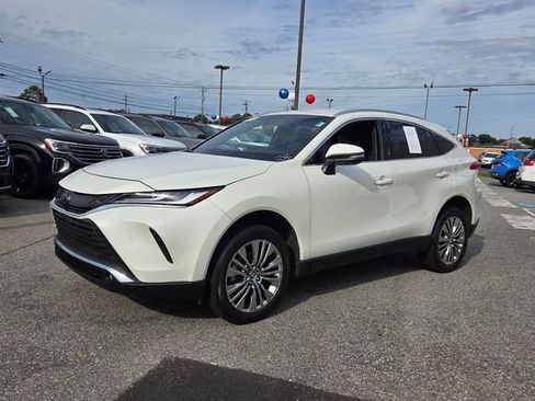 Used 2022 Toyota Venza Limited AWD/4WD image 3