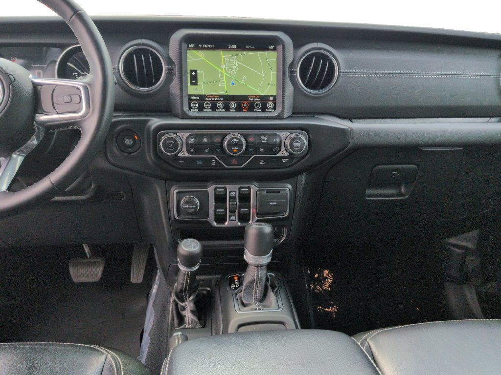 Used 2022 Jeep Wrangler Unlimited Sahara w/ Cold Weather Group AWD/4WD image 11