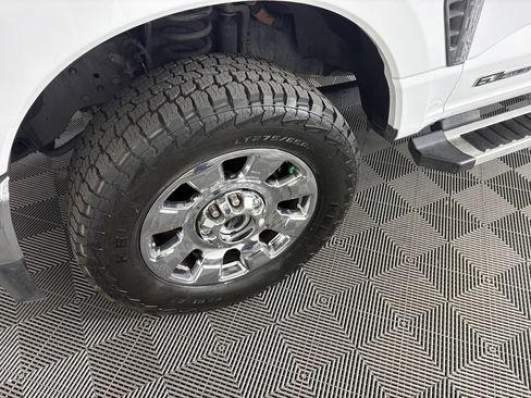 Certified 2025 Ford F350 Lariat w/ Chrome Package AWD/4WD image 9