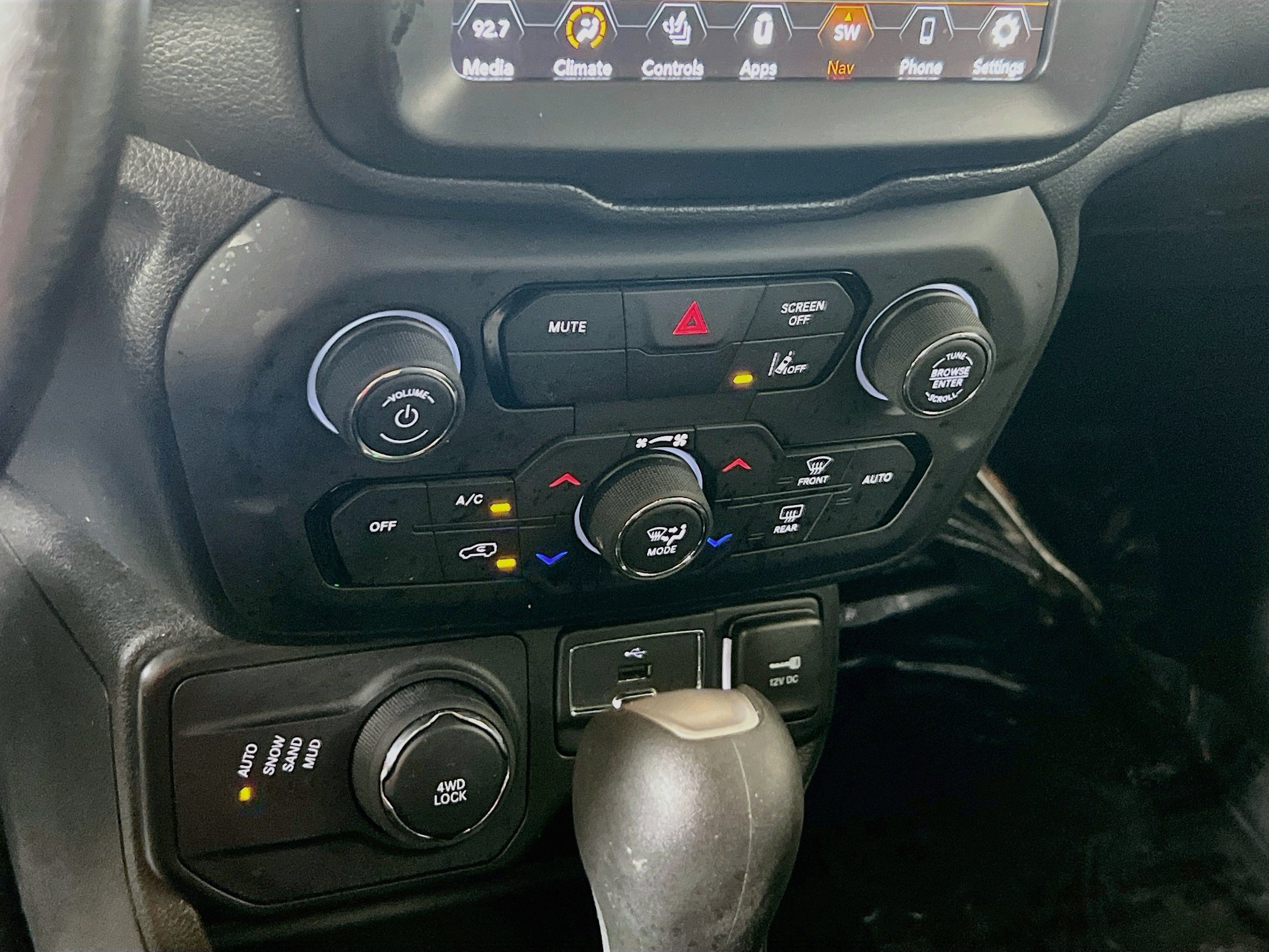 Used 2022 Jeep Renegade Latitude w/ Convenience Group AWD/4WD image 16
