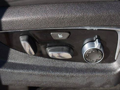 Used 2016 Cadillac Escalade Platinum AWD/4WD image 17
