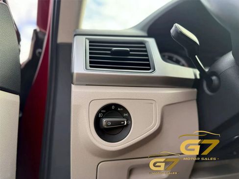 Used 2018 Volkswagen Atlas SE FWD image 25