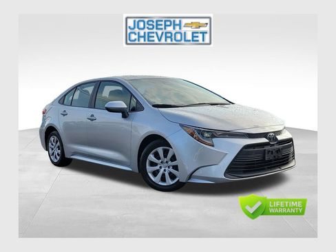 Used 2024 Toyota Corolla LE FWD image 1