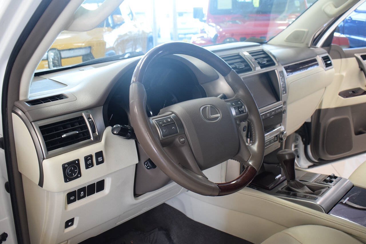 Used 2014 Lexus GX 460 w/ Premium Package AWD/4WD image 20