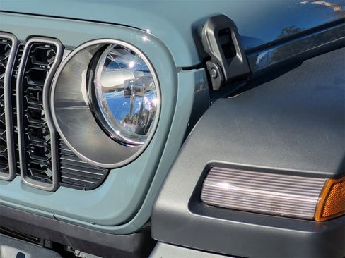 Used 2025 Jeep Wrangler Sport S image 8