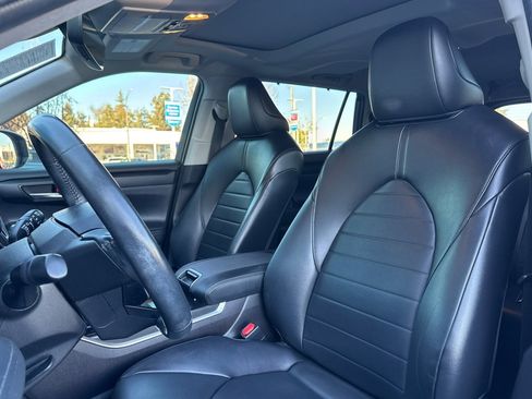 Used 2022 Toyota Highlander XLE image 23