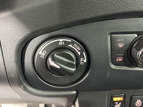 Used 2022 Nissan Frontier PRO-4X image 27