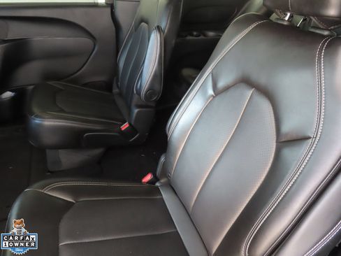 Used 2025 Chrysler Pacifica Select FWD image 23