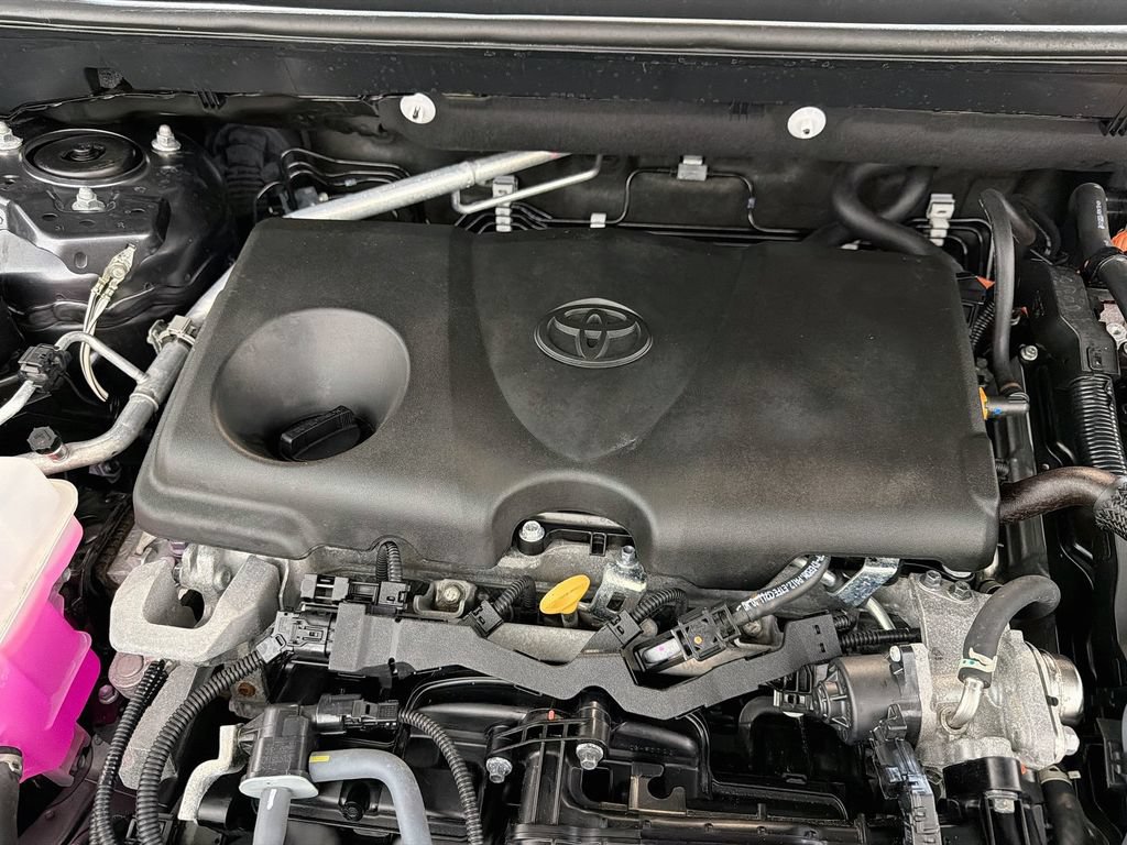 Used 2023 Toyota RAV4 LE AWD/4WD image 28