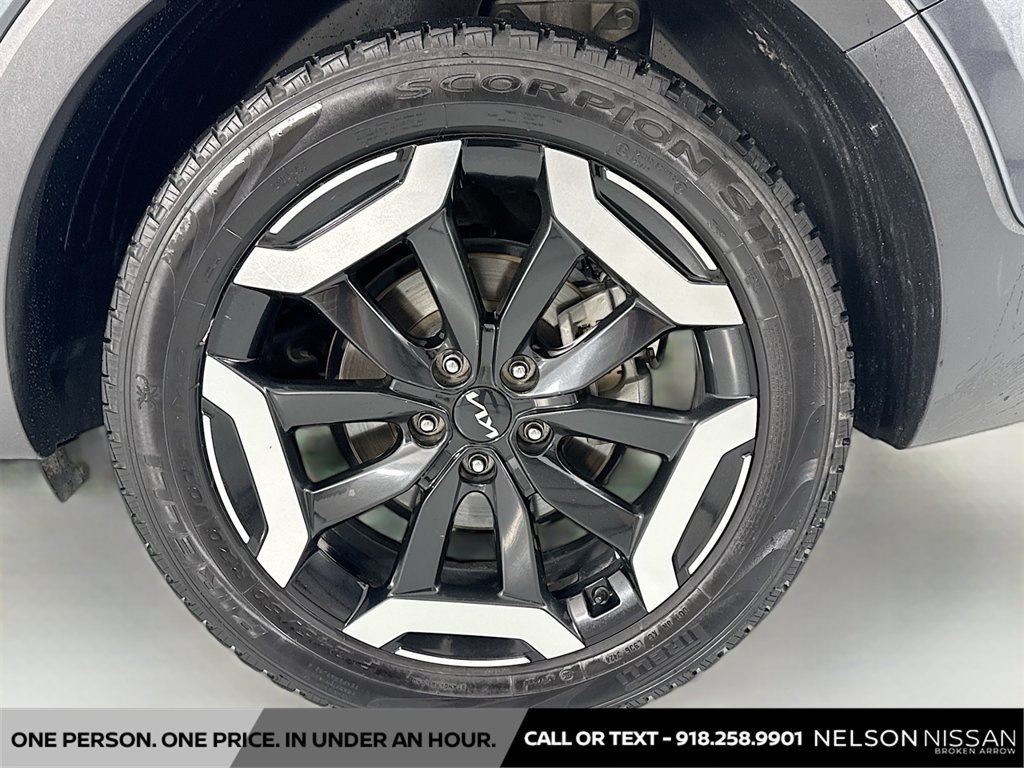 Used 2024 Kia Telluride EX w/ EX Captain's Chair Package FWD image 33