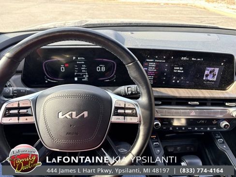 Used 2023 Kia Telluride EX w/ EX Captain's Chair Package image 14