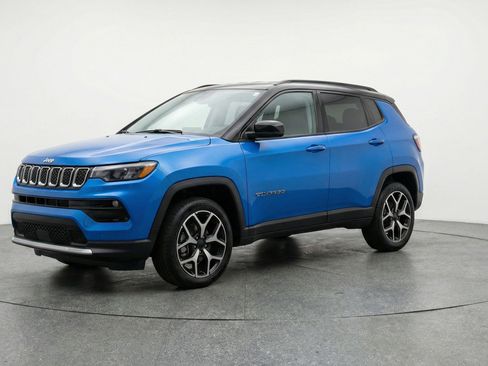 Used 2025 Jeep Compass Limited image 3