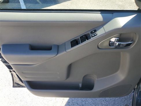 Used 2020 Nissan Frontier SV image 16