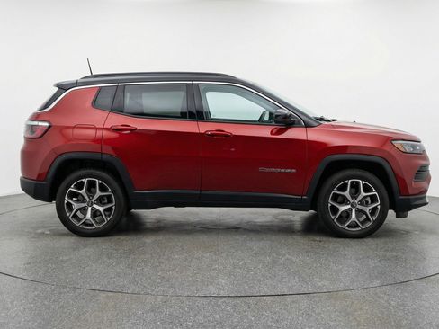 Used 2025 Jeep Compass Limited image 11
