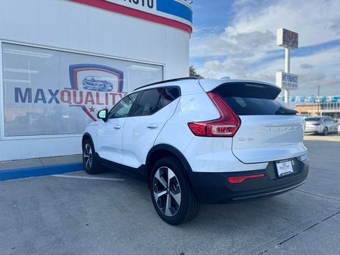 Used 2024 Volvo XC40 B5 Plus w/ Protection Package Premier image 33