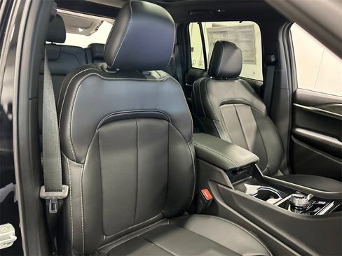 New 2025 Jeep Grand Cherokee Limited w/ Luxury Tech Group II image 34