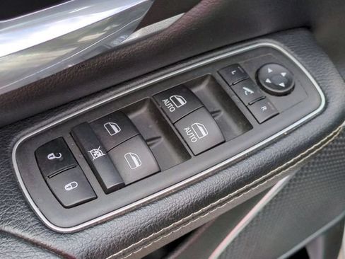 Used 2022 RAM 1500 Laramie AWD/4WD image 15