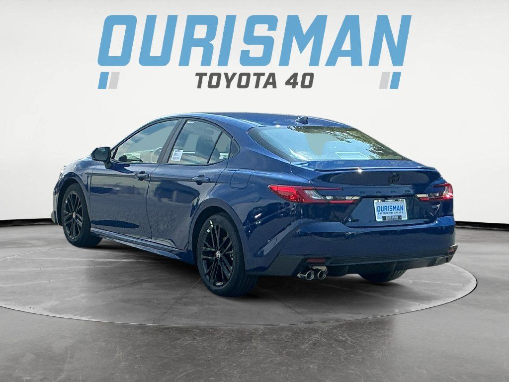 Used 2025 Toyota Camry SE FWD image 5