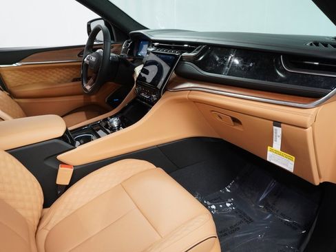 New 2023 Jeep Grand Cherokee Summit image 33