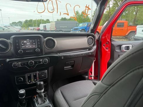 Certified 2019 Jeep Wrangler Sport AWD/4WD image 45