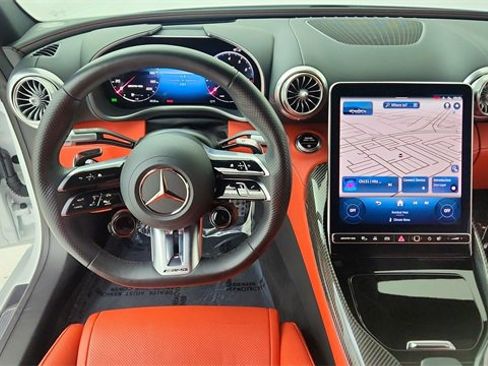 Used 2025 Mercedes-Benz SL 43 AMG w/ Driver Assistance Package image 32