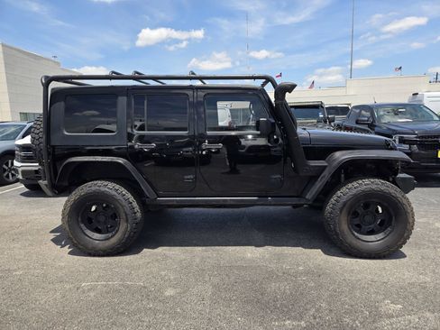 Used 2008 Jeep Wrangler Unlimited Sahara w/ Trailer Tow Group AWD/4WD image 4