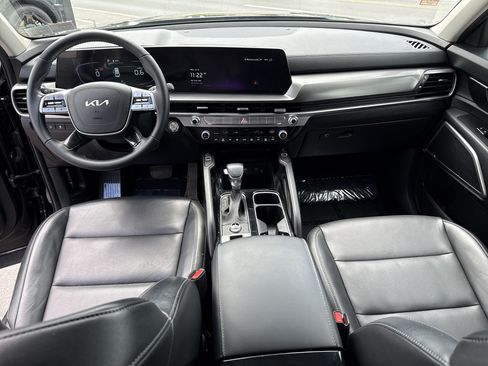 Certified 2024 Kia Telluride S w/ S Sunroof Package AWD/4WD image 17