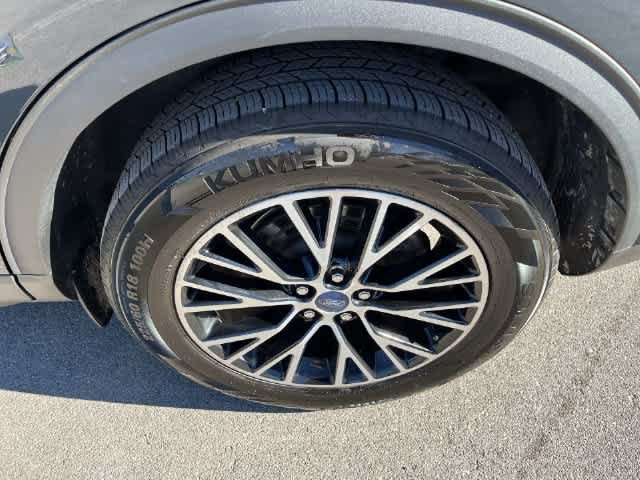 Used 2022 Ford Escape SEL w/ Technology Package FWD image 12