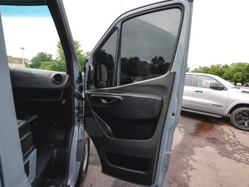 Used 2024 Mercedes-Benz Sprinter 2500 image 12