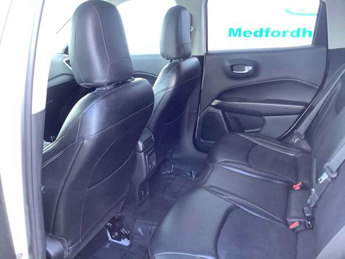 Used 2018 Jeep Compass Latitude FWD image 12