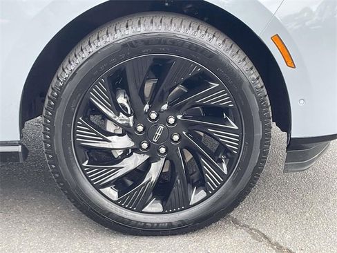 Used 2025 Lincoln Navigator Reserve w/ Jet Appearance Package image 41