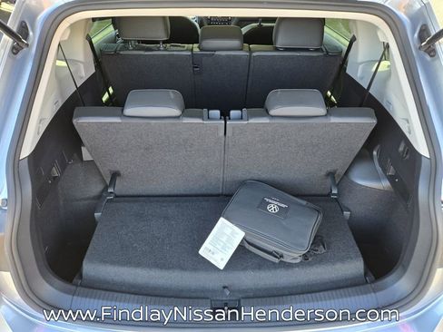 Used 2023 Volkswagen Tiguan SE w/ Panoramic Sunroof Package FWD image 15