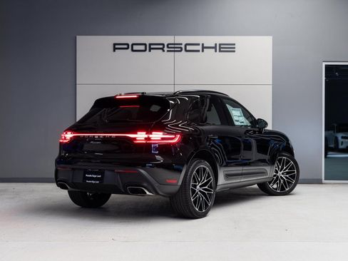 Certified 2026 Porsche Macan AWD/4WD image 7