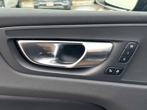 Certified 2025 Volvo XC60 B5 Plus image 17