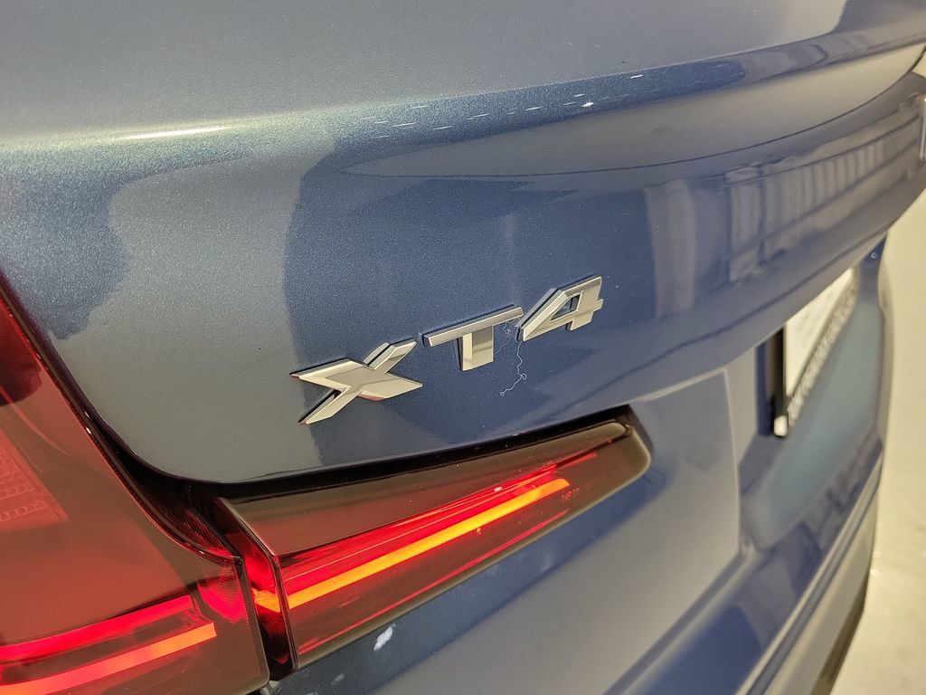 Certified 2024 Cadillac XT4 Luxury w/ Cold Weather Package FWD image 7