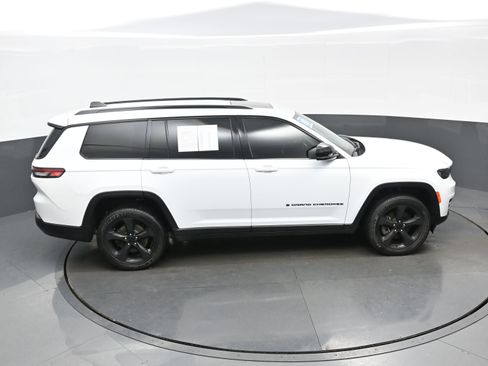 Used 2023 Jeep Grand Cherokee L Laredo image 39