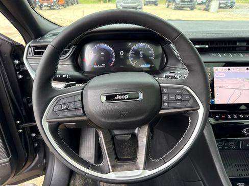 New 2026 Jeep Grand Cherokee Limited AWD/4WD image 10