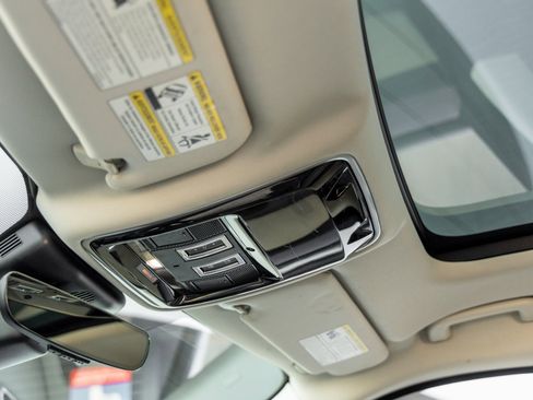 Used 2019 Land Rover Range Rover Velar S image 22