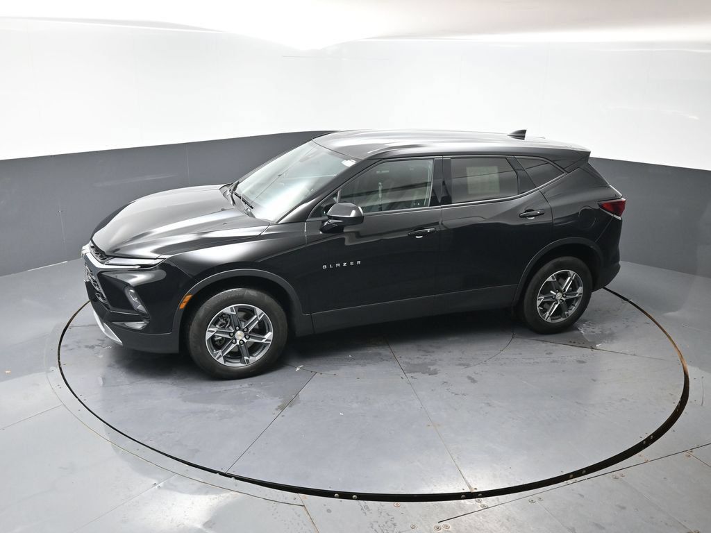 Used 2025 Chevrolet Blazer LT FWD image 43
