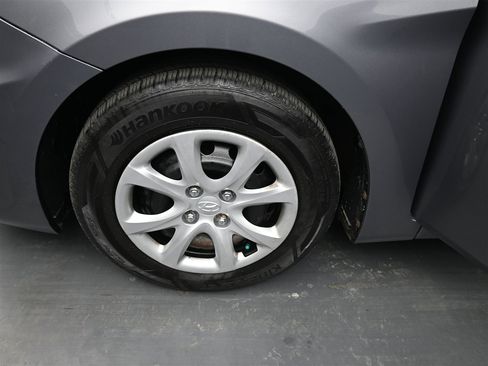 Used 2014 Hyundai Accent GLS image 17