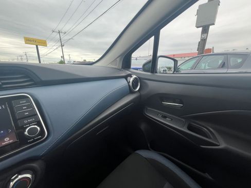 Used 2025 Nissan Versa SV FWD image 33