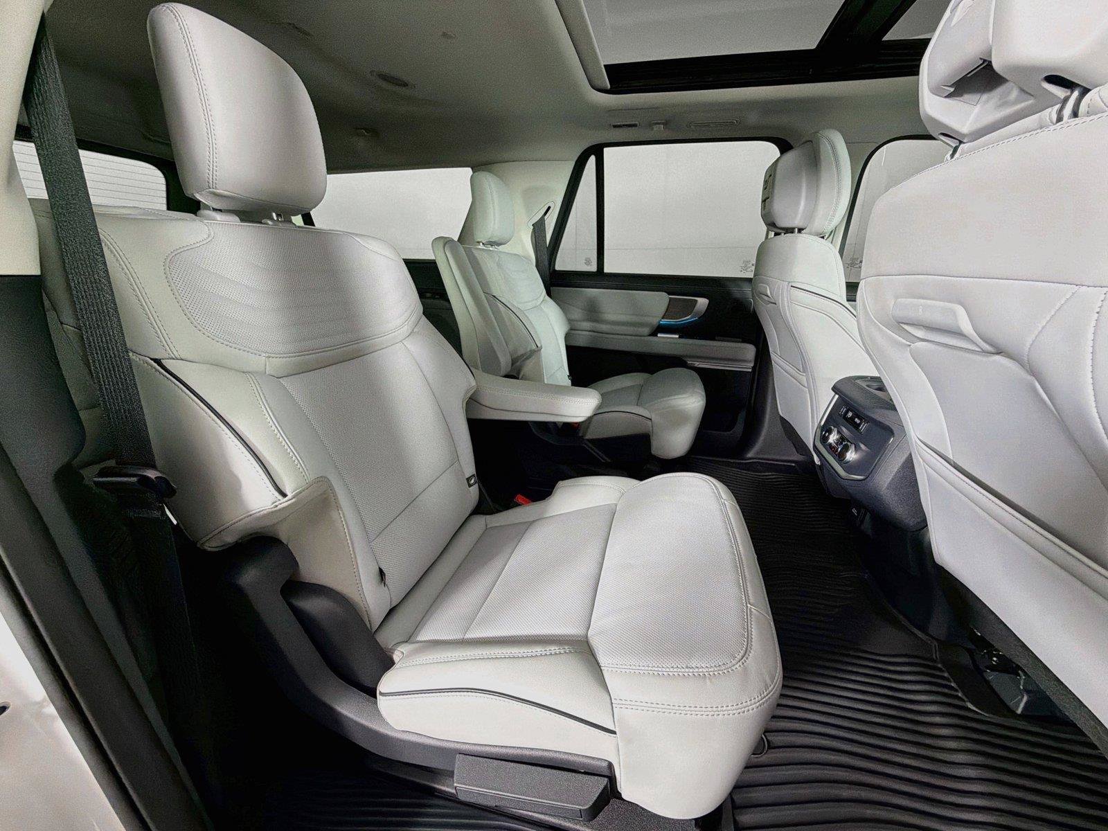 Used 2026 Ford Expedition Max Platinum w/ Platinum Ultimate Package AWD/4WD image 30