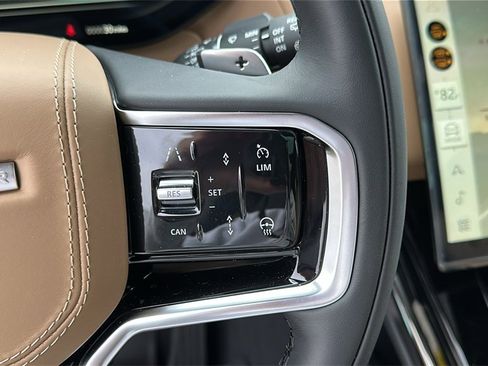 New 2025 Land Rover Range Rover Sport SE image 13