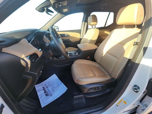 Used 2023 Chevrolet Traverse Premier image 9
