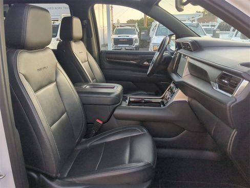 Certified 2022 GMC Yukon Denali image 32