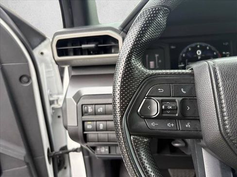 Certified 2025 Toyota Tacoma SR5 AWD/4WD image 18