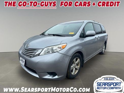 Used 2017 Toyota Sienna LE image 1