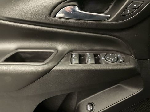 Used 2019 Chevrolet Equinox LT image 17