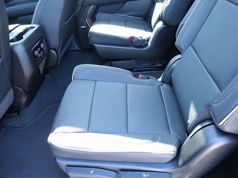 New 2026 Chevrolet Suburban Premier image 12