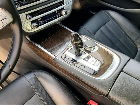 Used 2018 BMW 740i RWD image 17